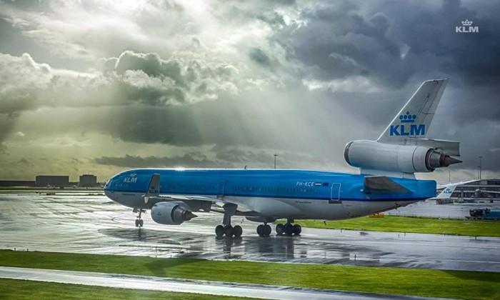Конкурс KLM: вгадуй з якої країни сувенір та вигравай квитки!