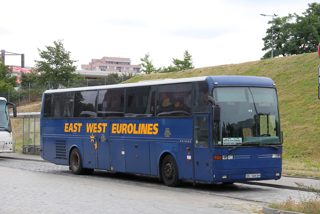 EWE: автобусні рейси з України до Польщі та Чехій по ₴100 в один бік