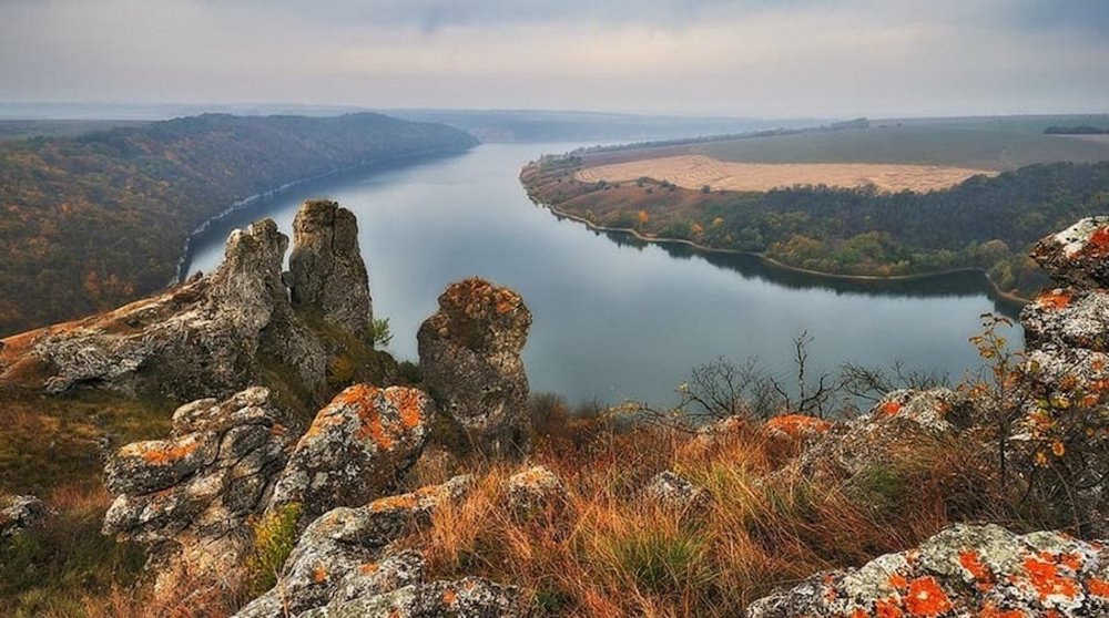 Які цікаві місця в Україні список Дністровський каньйон Залізчики