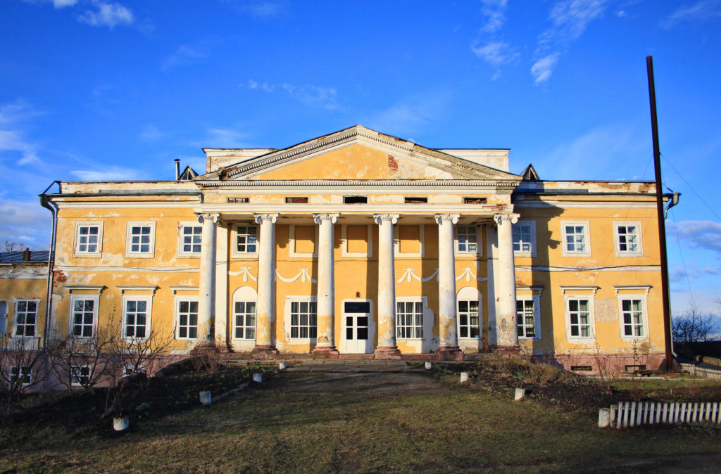 Палац графів Чарномських у Чорномині