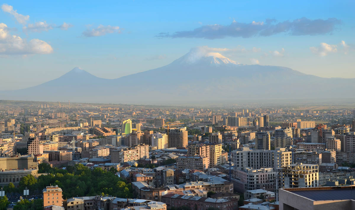 МАУ призупинила рейси в Єреван до кінця жовтня