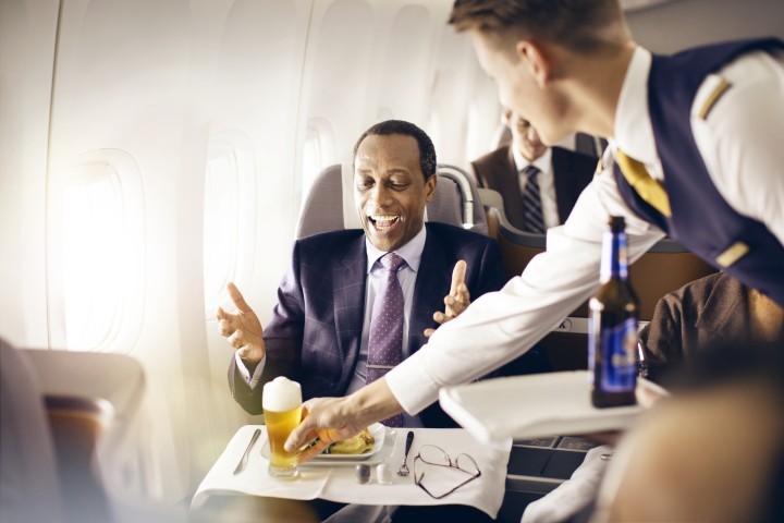 Lufthansa Group перейде на платне харчування на рейсах середньої дальності