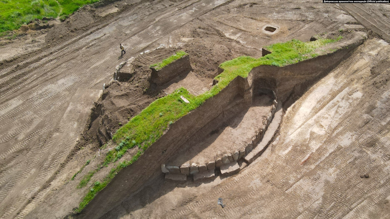 На розкопки 5-тисячолітнього кургану почали водити туристів