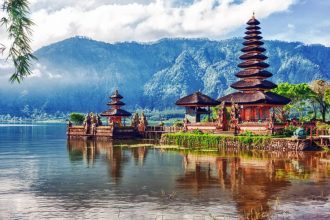 На Балі депортують туристів за порушення карантинних правил
