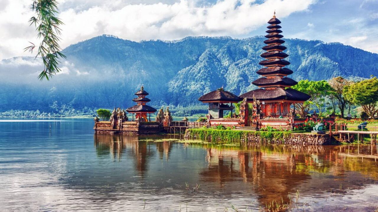 На Балі депортують туристів за порушення карантинних правил