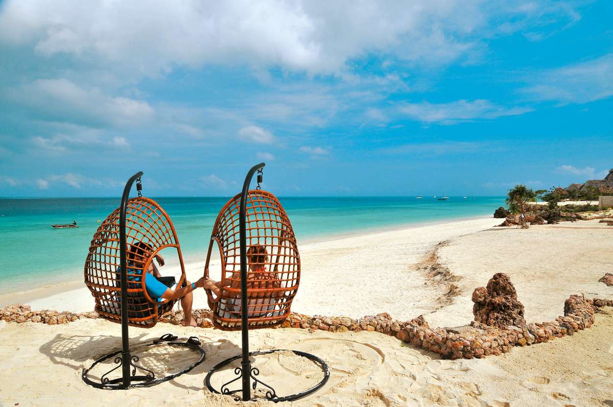 SkyUp відновлює рейси на Занзібар