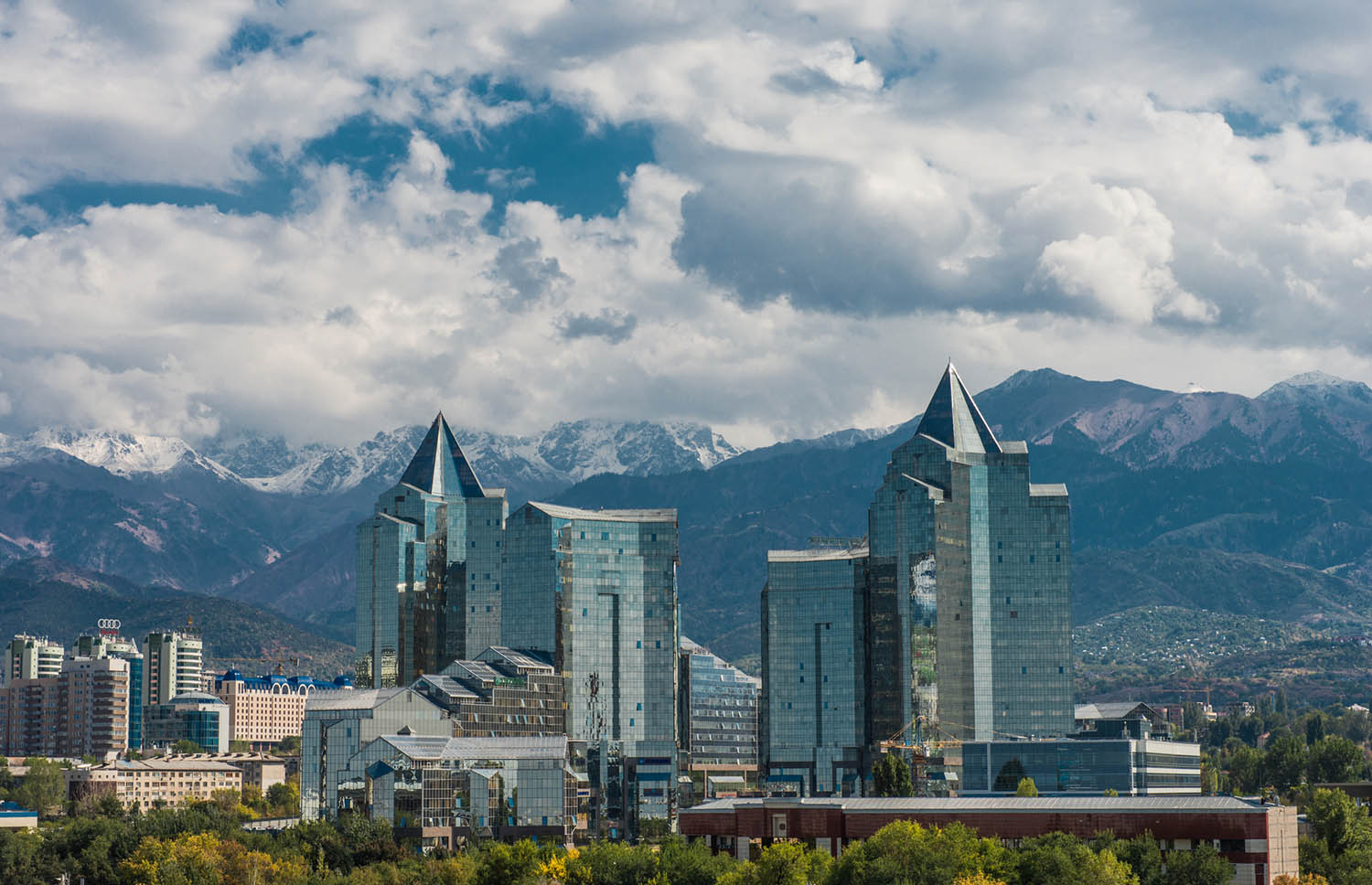 SkyUp: прямі рейси у Казахстан - від €87 туди-назад