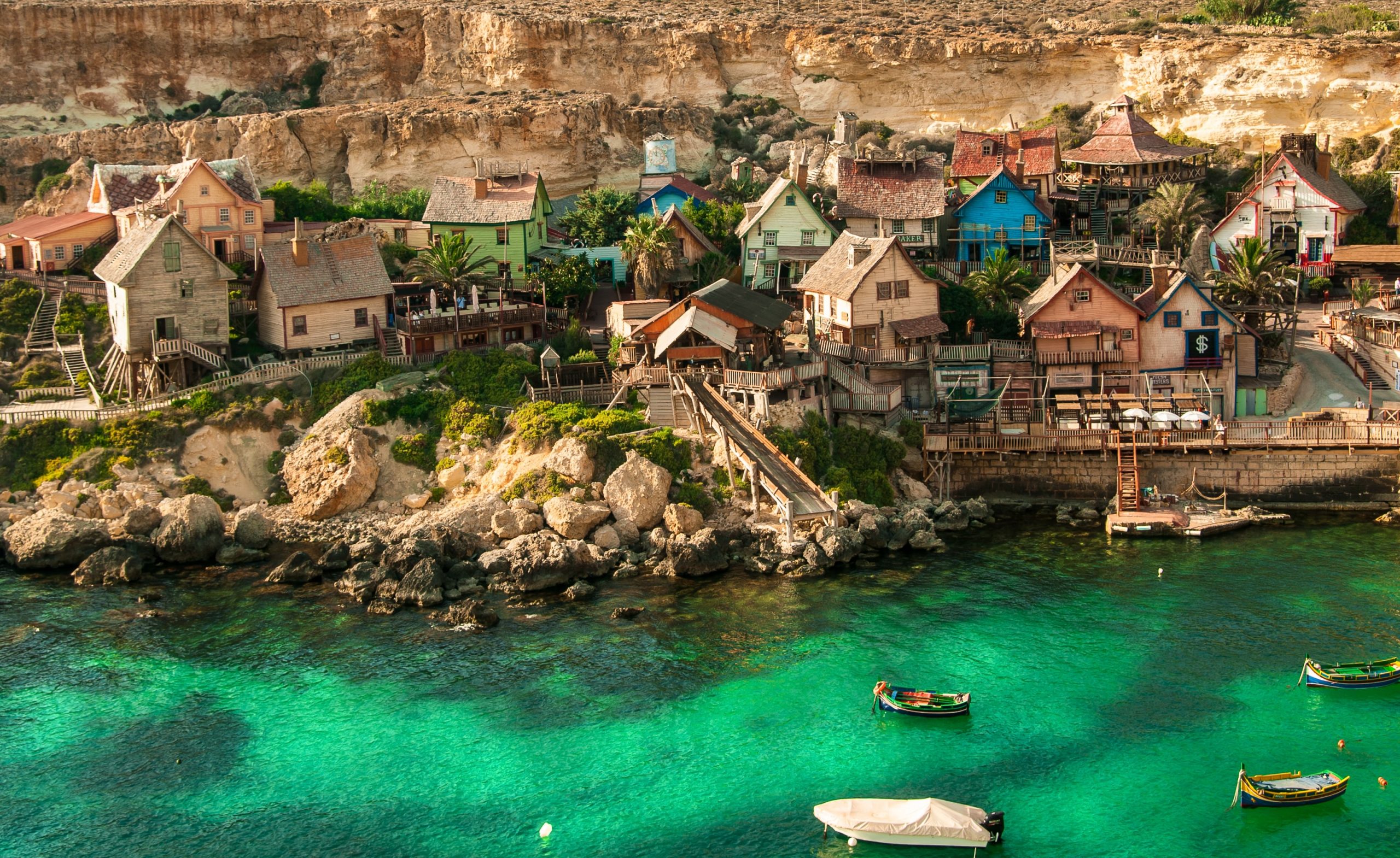 Мальта заборонила туристичні поїздки з України