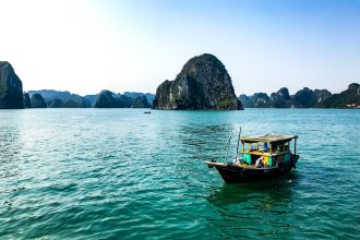 В'єтнам відкриває деякі курорти для туристів
