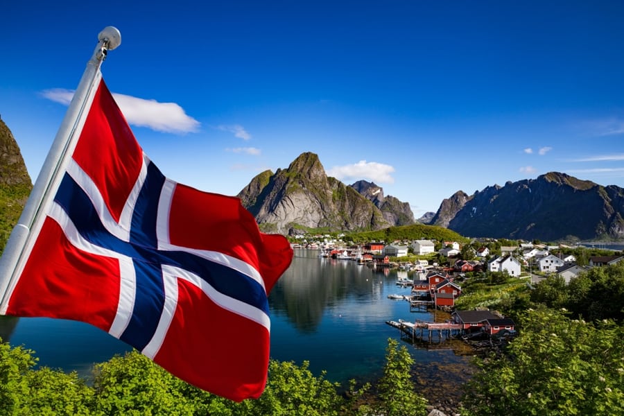 Норвегія не вимагатиме карантин у невакцинованих мандрівників