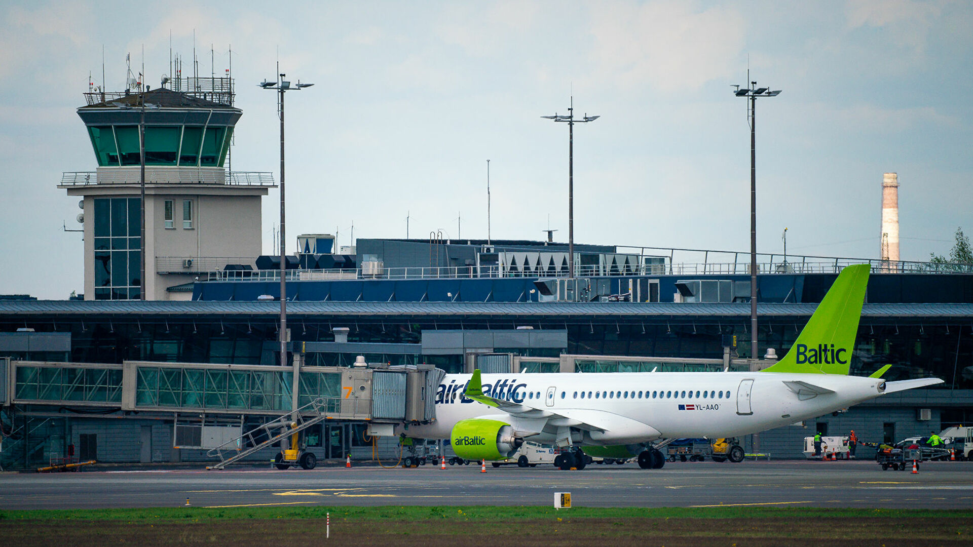 airBaltic скасувала всі рейси до Одеси та нічні рейси в Київ до кінця лютого