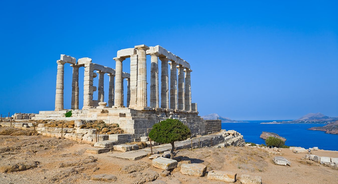 Греція скасувала тестування для щеплених туристів