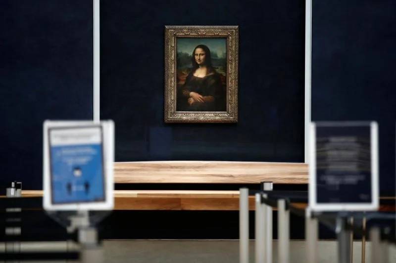 У Луврі невідомий кинув торт у "Мона Лізу"