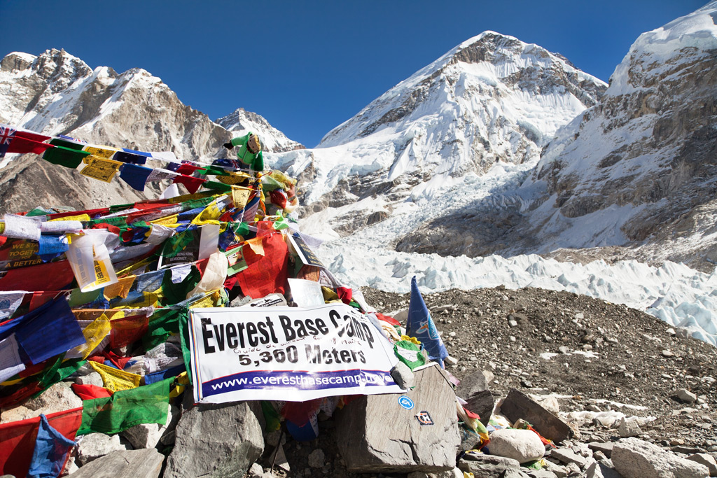Базовий табір на Евересті перенесуть через танення льодовика