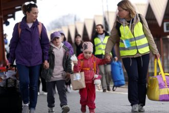 Шотландія призупиняє програму допомоги українським біженцям