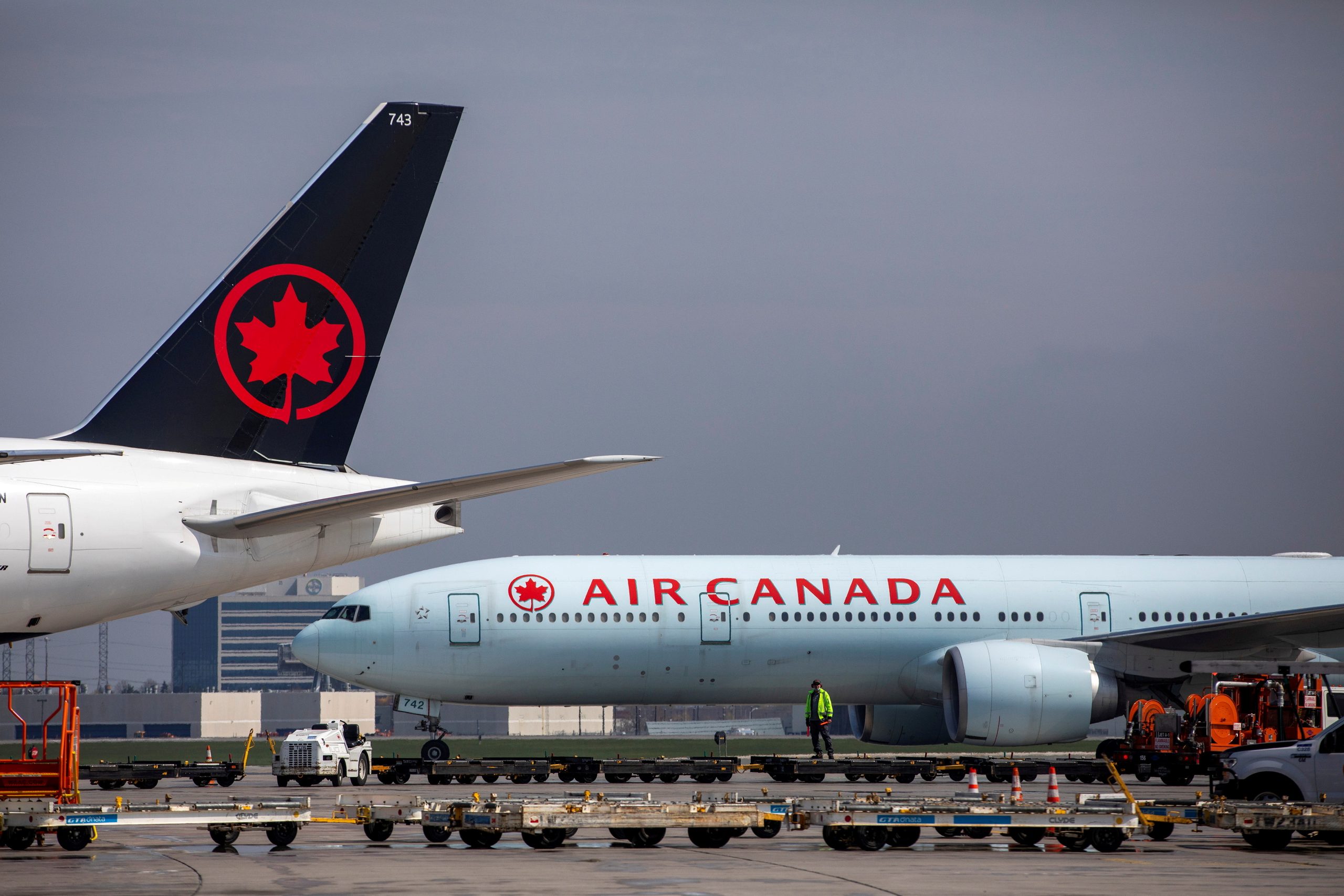Air Canada скасовує сотні авіарейсів