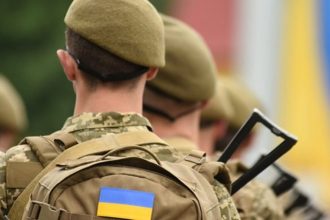 Чоловіки можуть пересуватись Україною без отримання дозволів