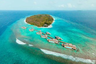 Курорт на Мальдівах шукає управителя пляжної книгарні