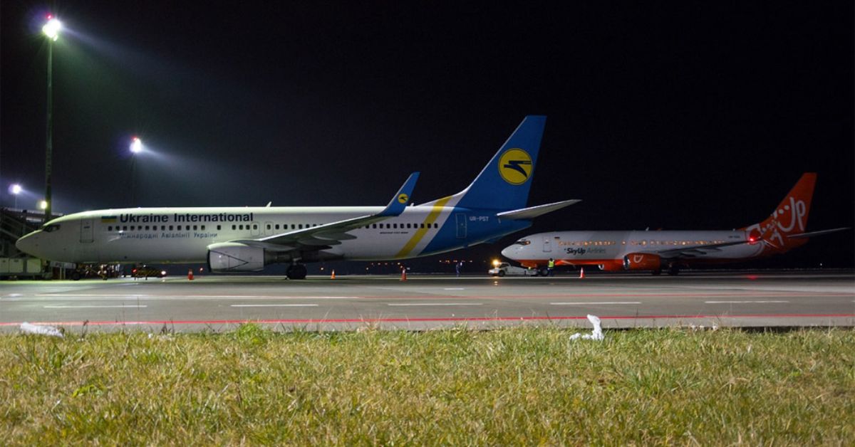 Найбільші українські авіакомпанії наразі працюють за кордоном