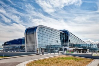 Львівський аеропорт може першим відновити роботу в Україні