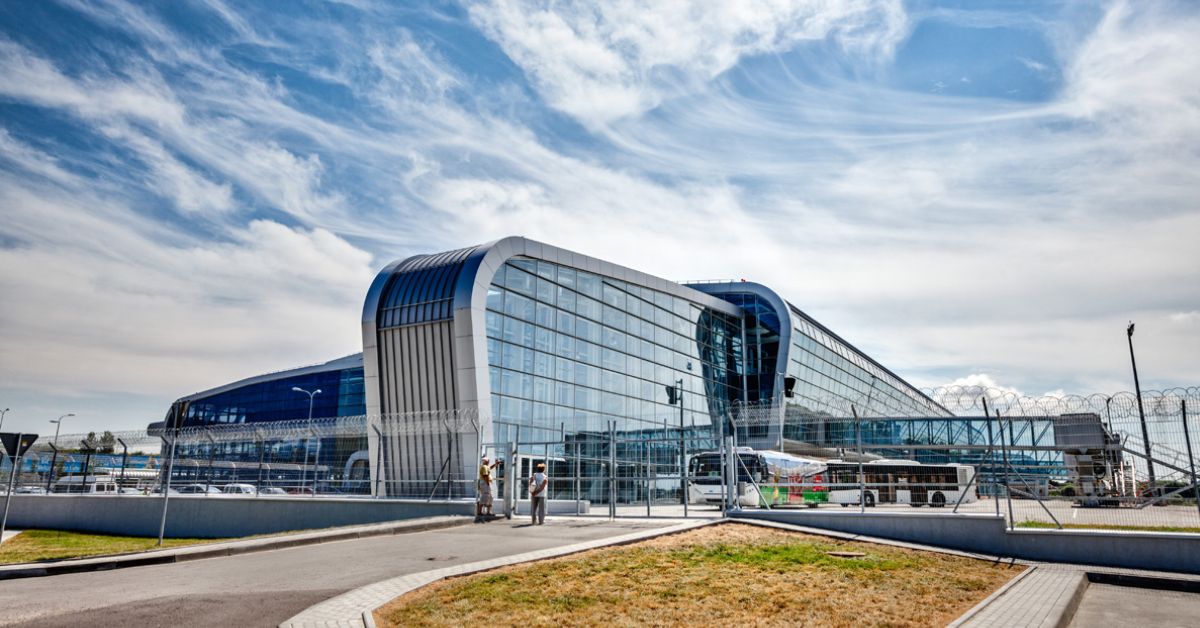 Львівський аеропорт може першим відновити роботу в Україні