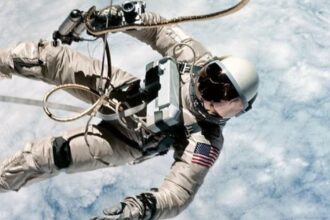 Неймовірні оновлені фото з місячних місій Apollo виклали в мережу