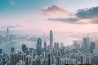 Гонконг планує роздати 500 тис. авіаквитків, щоб повернути туристів