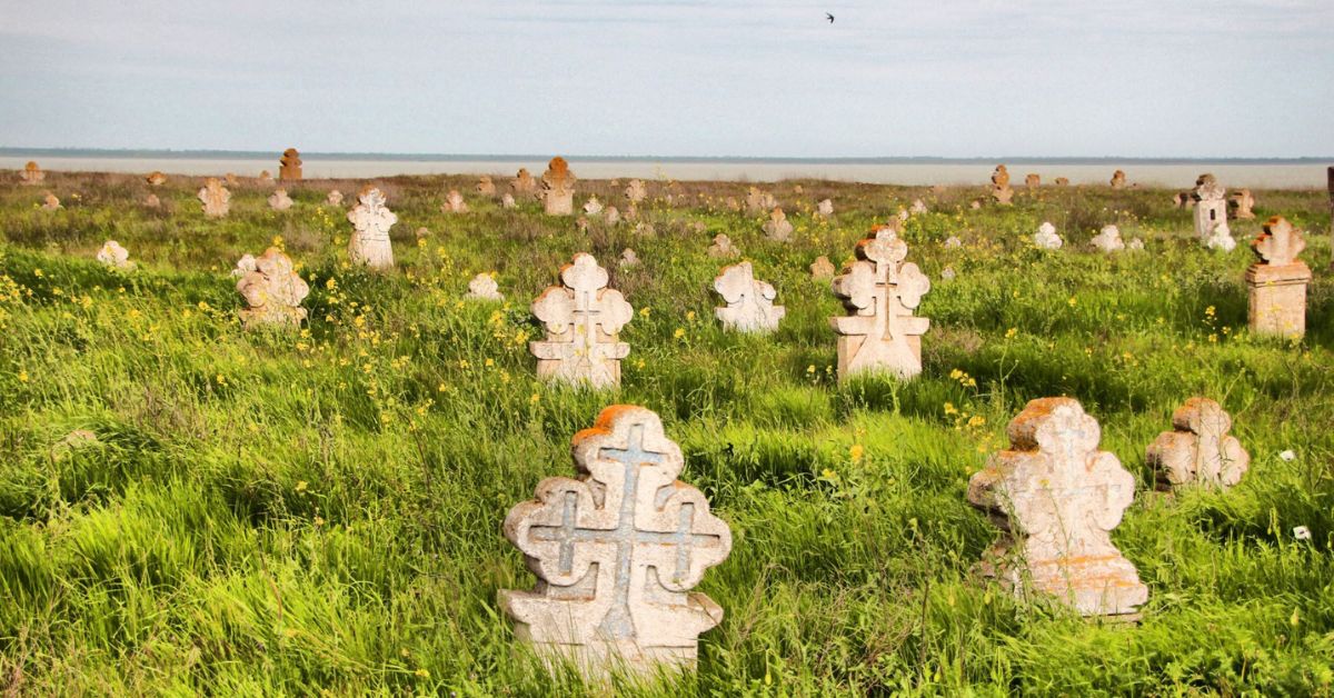 "Україна Інкогніта" готує експедицію старовинними цвинтарями