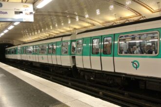 В паризькому метро хочуть зменшити швидкість поїздів та ескалаторів