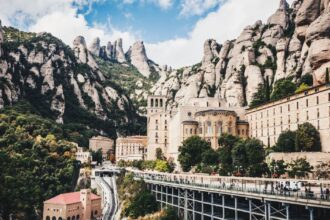 Куди поїхати неподалік Барселони: найцікавіші місця Каталонії