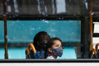 Іспанія скасує масковий режим в громадському транспорті