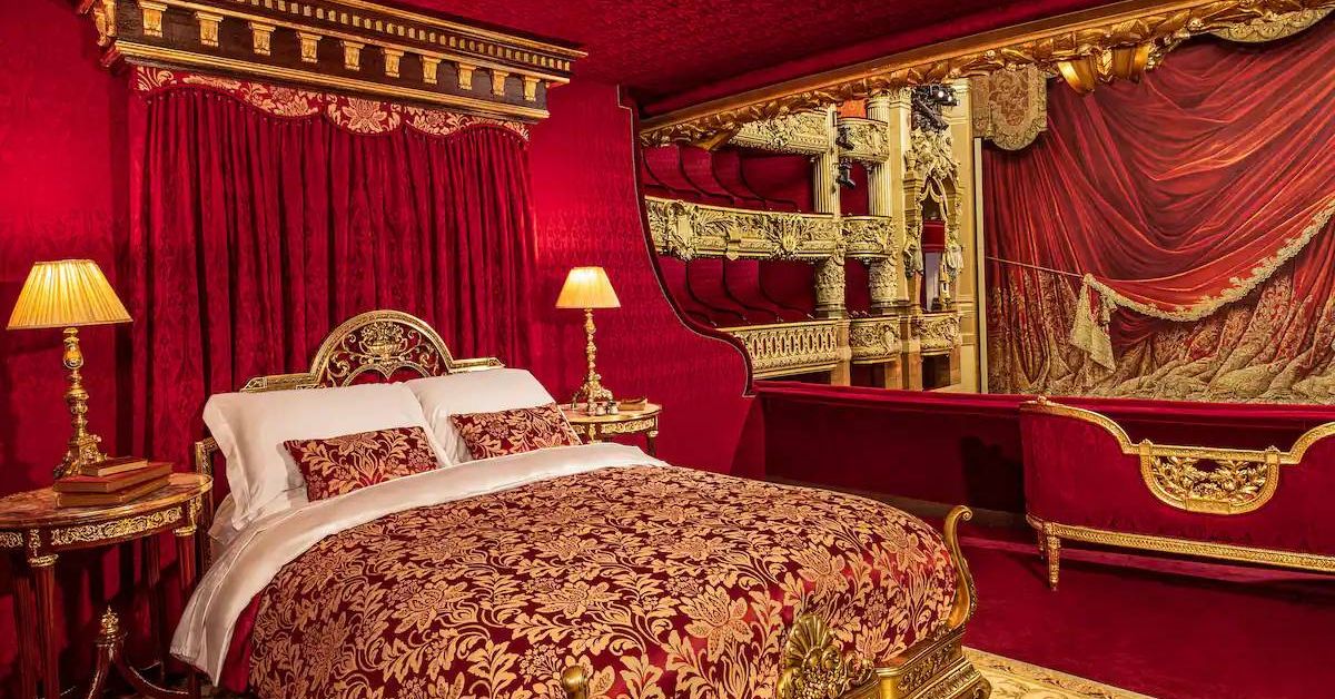 На Airbnb можна замовити ніч в Паризькій опері