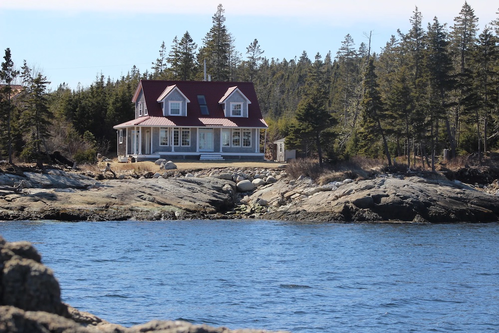 будиночок на острові в канаді