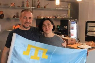 Подружжя кримських татар відкрило ресторан навпроти російського посольства у Варшаві