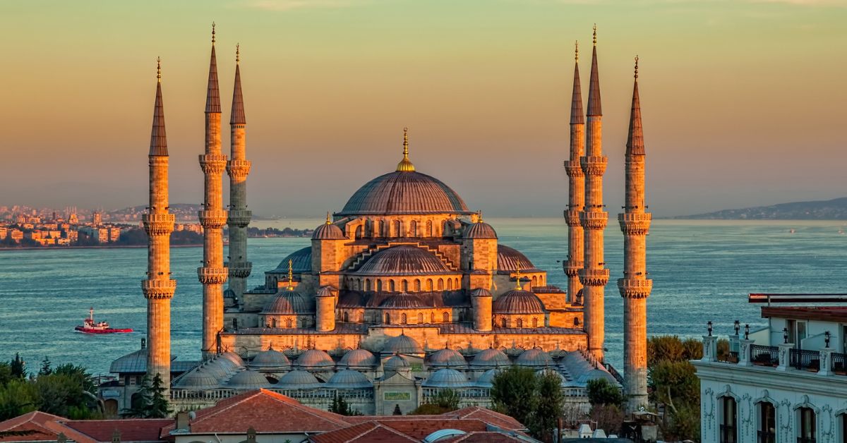 Блакитна мечеть у Стамбулі знову відкрилась для відвідувачів