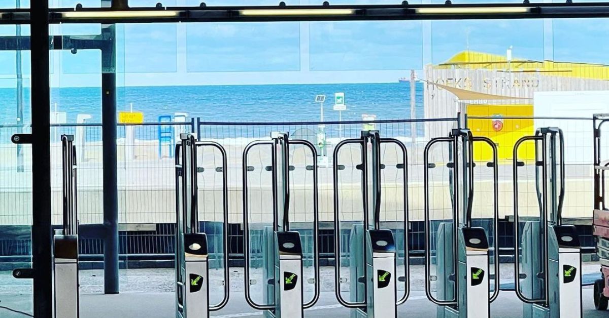 У Нідерландах прямо на пляжі відкрили нову станцію метро