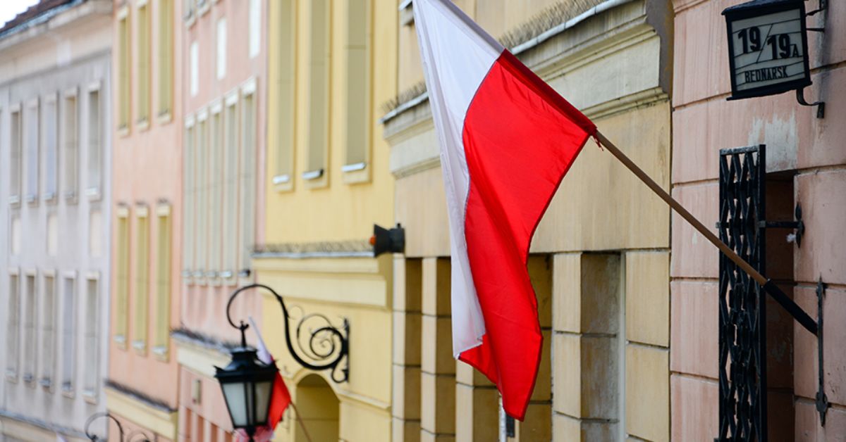 У Польщі можуть скасувати автоматичне продовження віз та посвідок на проживання