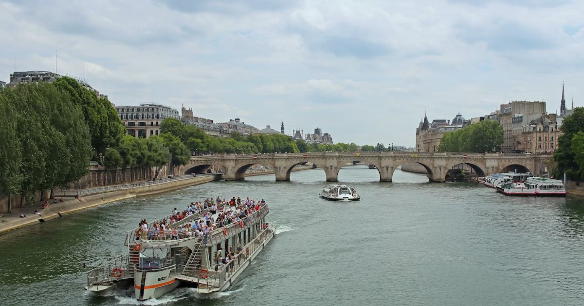Париж хоче зробити Сену придатною для купання