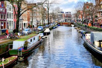 Амстердам визнали найкращою столицею в Європі для подорожей
