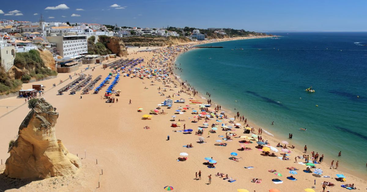 У Португалії штрафуватимуть туристів за гучну музику на пляжах