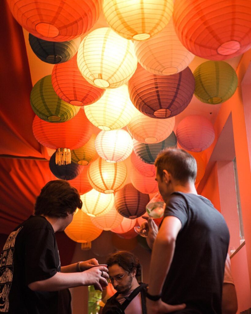 азійське кафе в дворику на бехтерівському провулку київ