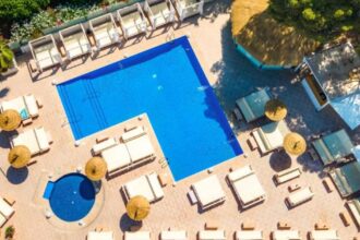 На Майорці туристів оштрафували на 36 тис. євро за стрибки з балкона у басейн