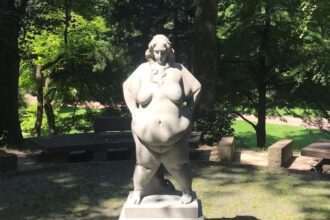 У львівському парку виставили колекцію сучасних скульптур