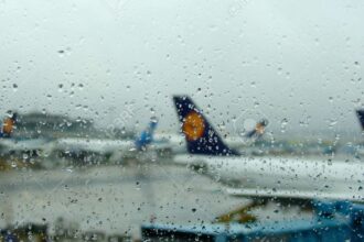 У німецькому аеропорту скасували десятки авіарейсів через сильні зливи