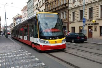 У Празі скасують пільговий проїзд у громадському транспорті для українців
