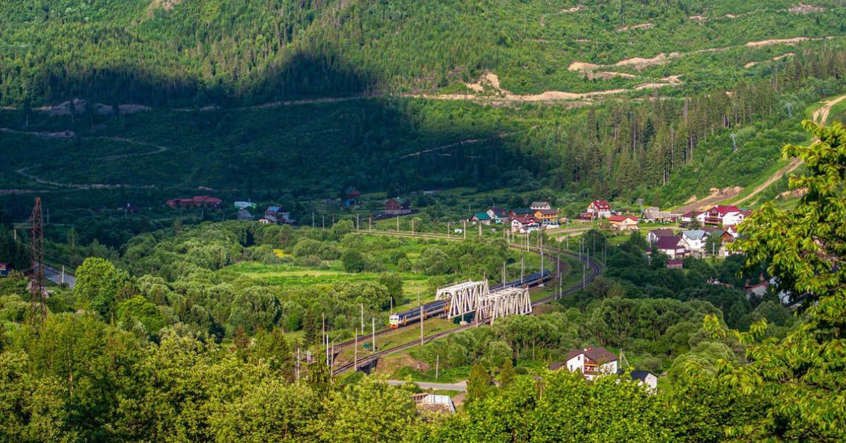 "Укрзалізниця" змінює маршрут курсування низки поїздів до Карпат