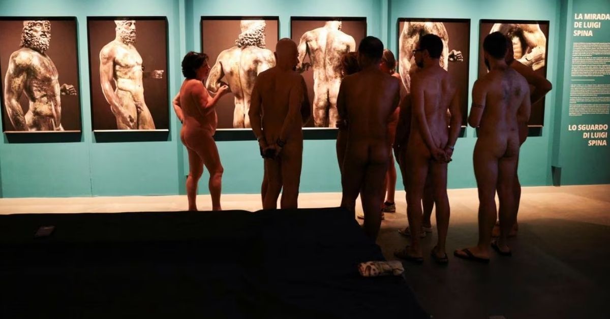 Барселонський музей провів екскурсію для нудистів