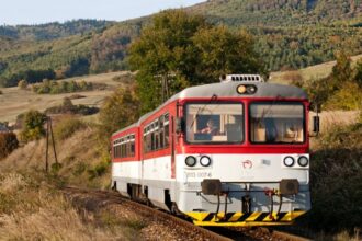 У застосунку "УЗ" тепер можна придбати квитки на поїзди із Запоріжжя, Дніпра та Львова до Словаччини