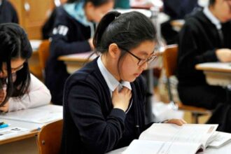 Південна Корея перенесла десятки авіарейсів, щоб учні могли у тиші скласти іспит