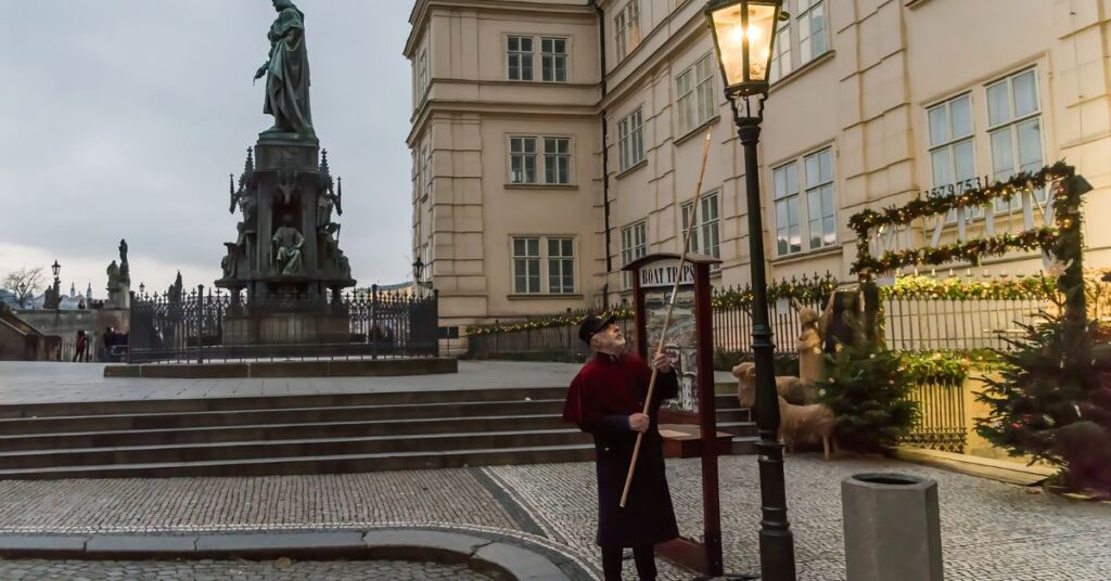 У Празі незабаром можна буде подивитись на старовинну традицію запалення ліхтарів